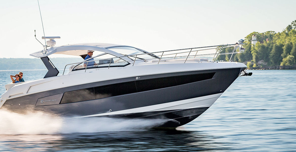 Cruisers Yachts 39 Express Coupe