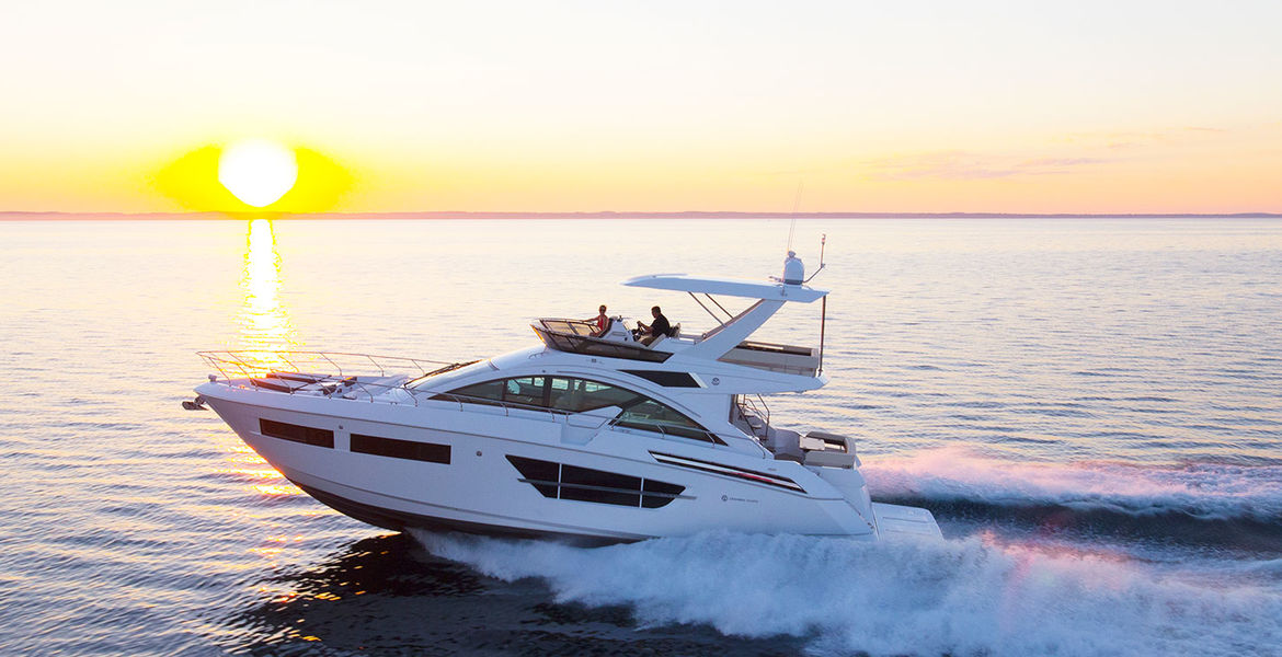 Cruisers Yachts 60 Fly