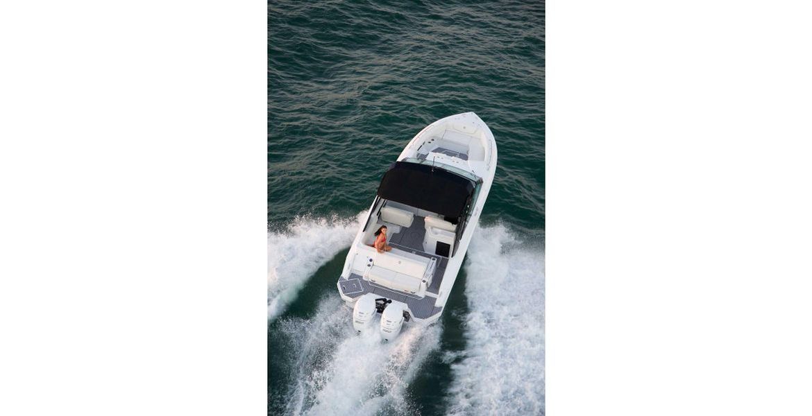 Cruisers Yachts 338 Bow Rider Outboard