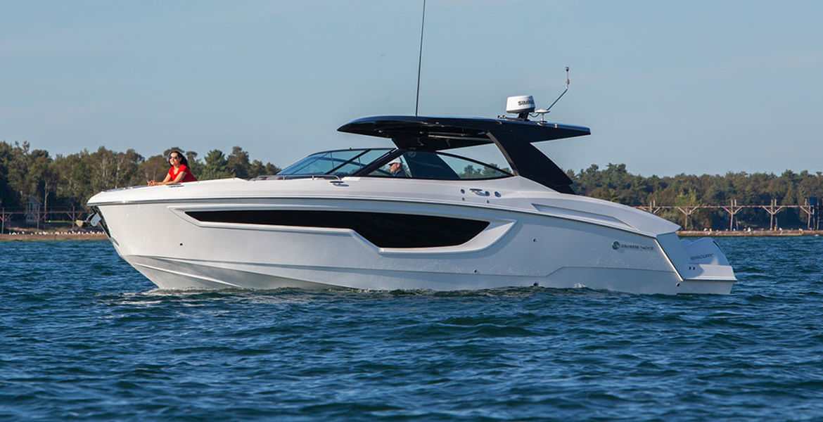 Cruisers Yachts 38 GLS Outboard