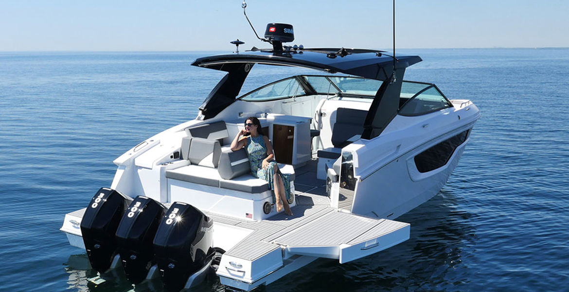 Cruisers Yachts 38 GLS Outboard